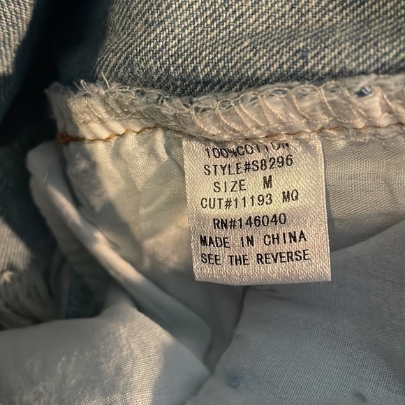 Life Of The Party High Rise Bermuda Shorts -Light Blue Wash size M New W/O Tag - Picture 9 of 9